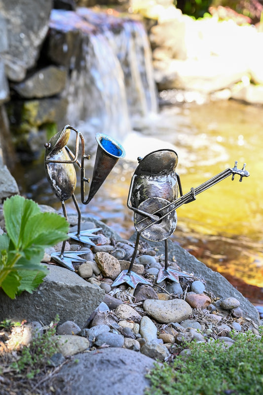 Banjo Playing Frog Metal Sculpture