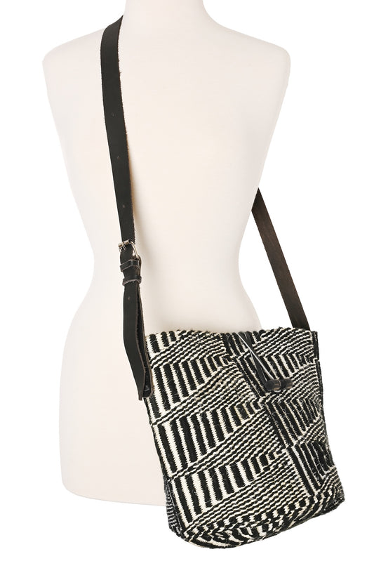 Kamba Triangles Patterned Sisal and Wool Purse