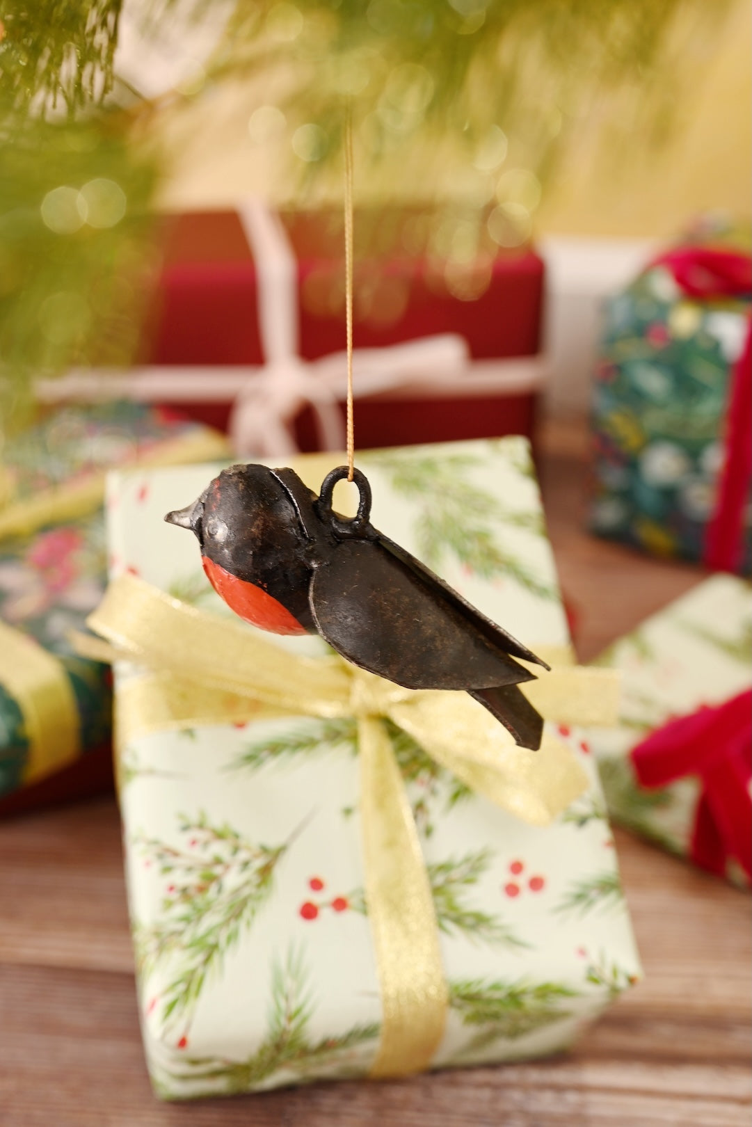 Recycled Metal Robin Hanging Sculpture Ornament